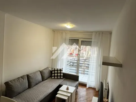 Stan in Adamovićevo Naselje