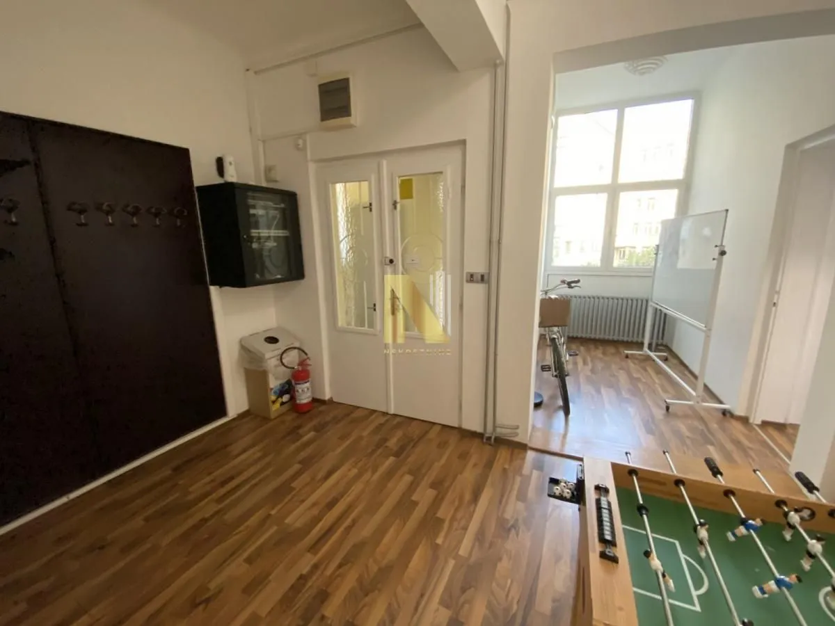 Prodaja, četvorosoban stan, 131m², Centar, Novi Sad