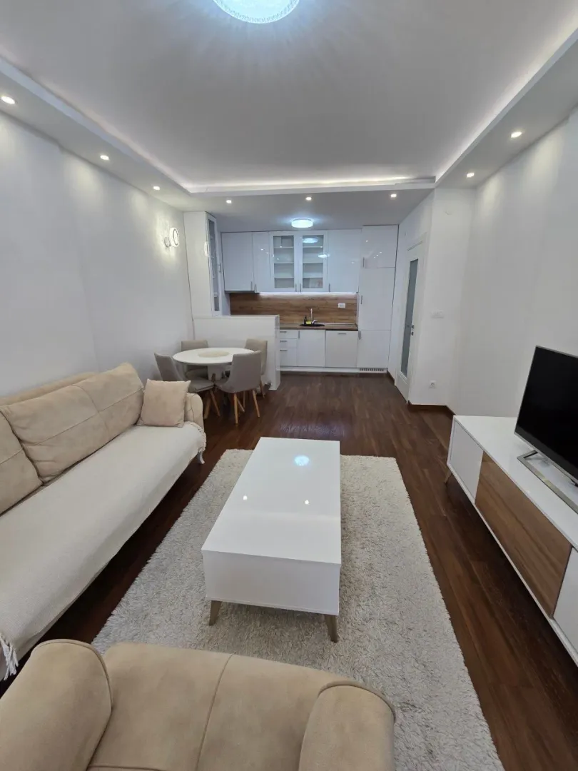 Izdavanje, jednosoban stan, 52m², Master Kvart, Podgorica