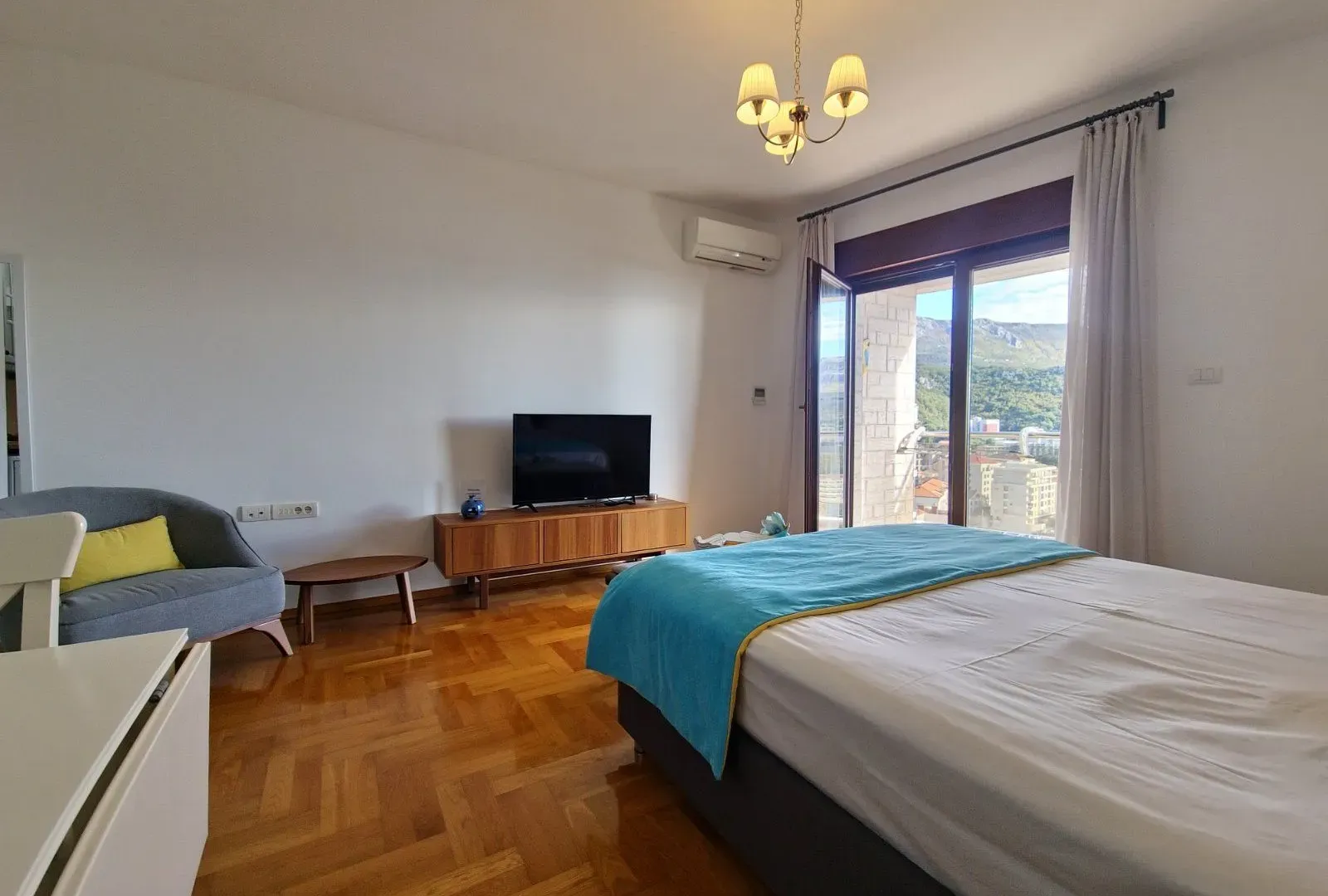 Izdavanje, garsonjera, 42m², Bečići, Budva