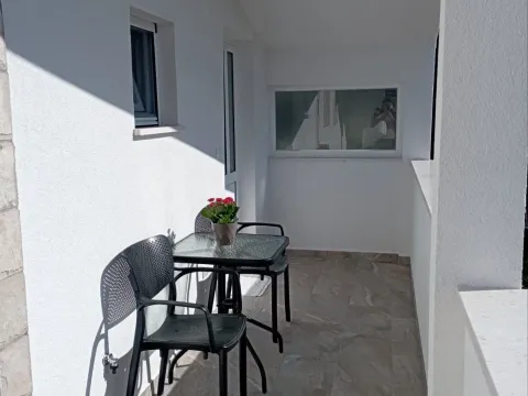 Izdavanje, jednosoban stan, 40m², Dumidran, Tivat - image 11