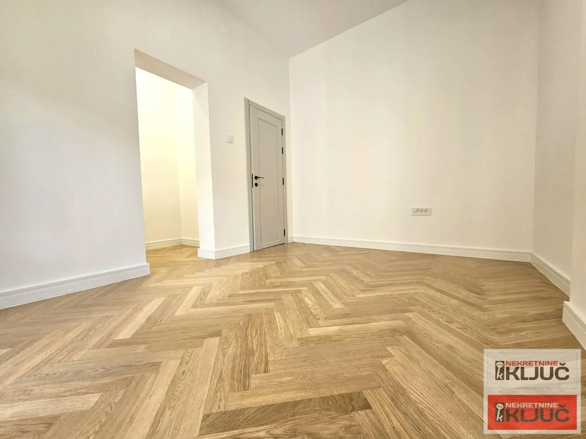 Prodaja, četvorosoban stan, 112m², Centar, Novi Sad