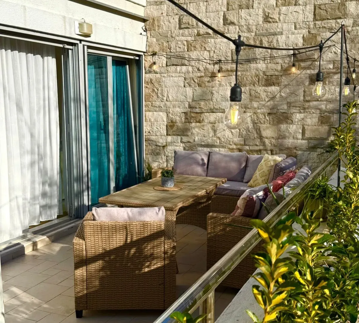 Prodaja, jednosoban stan, 74m², Dobrota, Kotor