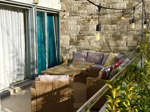 Prodaja, jednosoban stan, 74m², Dobrota, Kotor - image 4