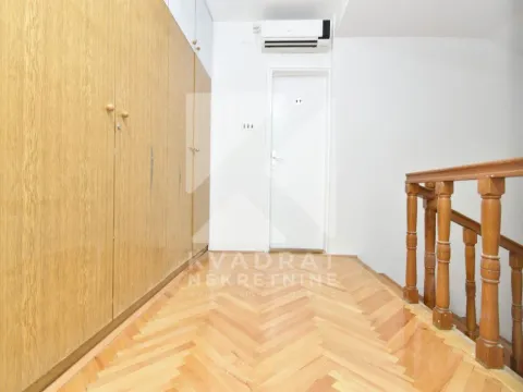 Izdavanje, kuća, 200m², Stari Aerodrom, Podgorica - image 12