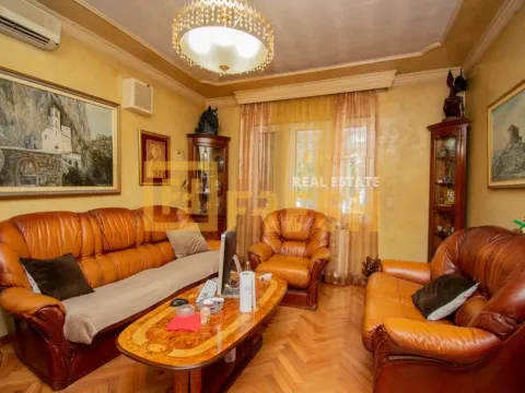 Prodaja, kuća, 150m², Stara Varoš, Podgorica - image 16