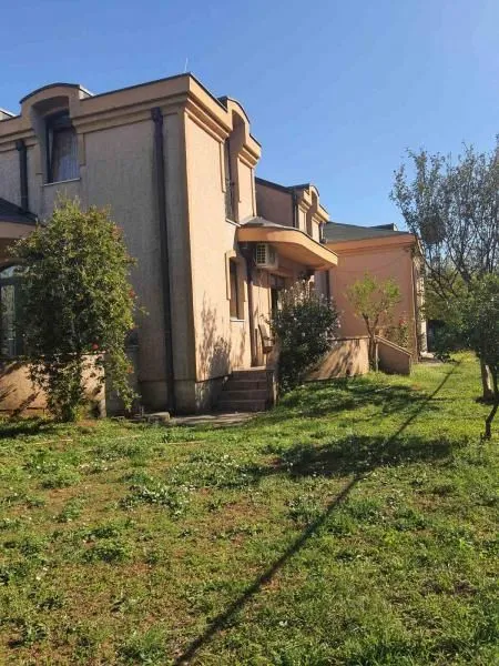 Rent, house, 280m², Podgorica, Crna Gora