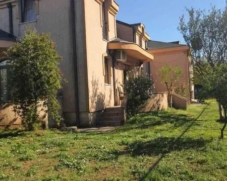 Izdavanje, kuća, 280m², Podgorica, Crna Gora - image 2