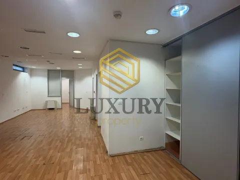 Izdavanje, poslovni prostor, 160m², Obala Morače, Podgorica - image 13