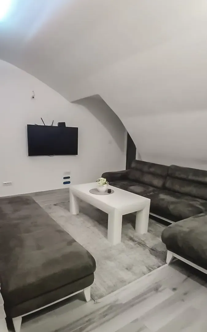 Izdavanje, dvosoban stan, 62m², Zabjelo, Podgorica