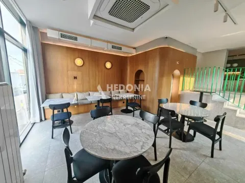 Izdavanje, poslovni prostor, 320m², Đeram Pijaca, Beograd