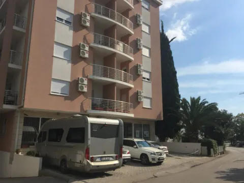 Izdavanje, dvosoban stan, 64m², Centar, Budva - image 13