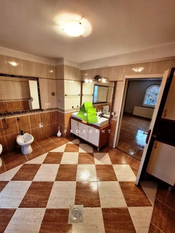 Rent, office space, 620m², Medijana, Niš