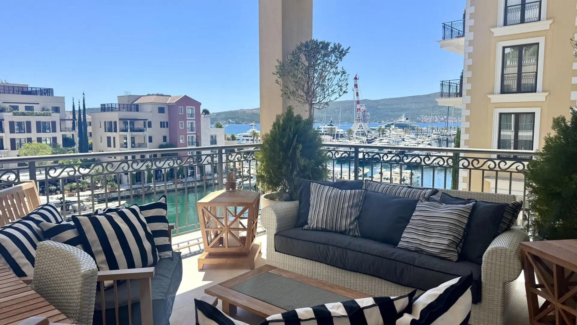Izdavanje, trosoban stan, 223m², Porto Montenegro, Tivat