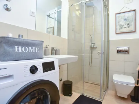 Rent, studio apartment, 30m², Budva, Crna Gora - image 9