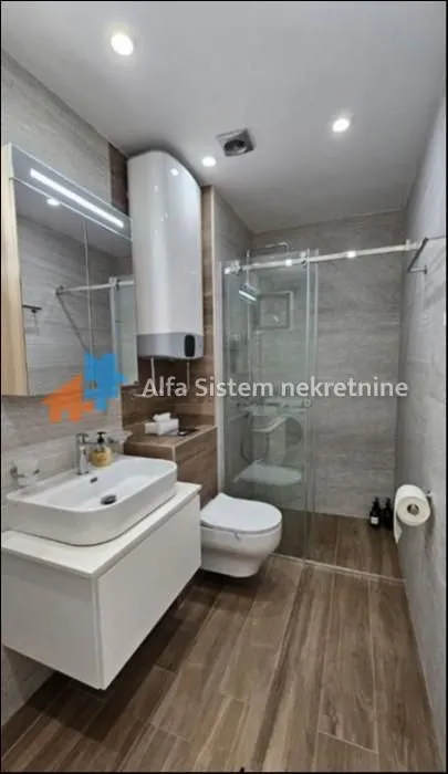Izdavanje, stan, 240m², Neimar, Vračar Sve Podlokacije