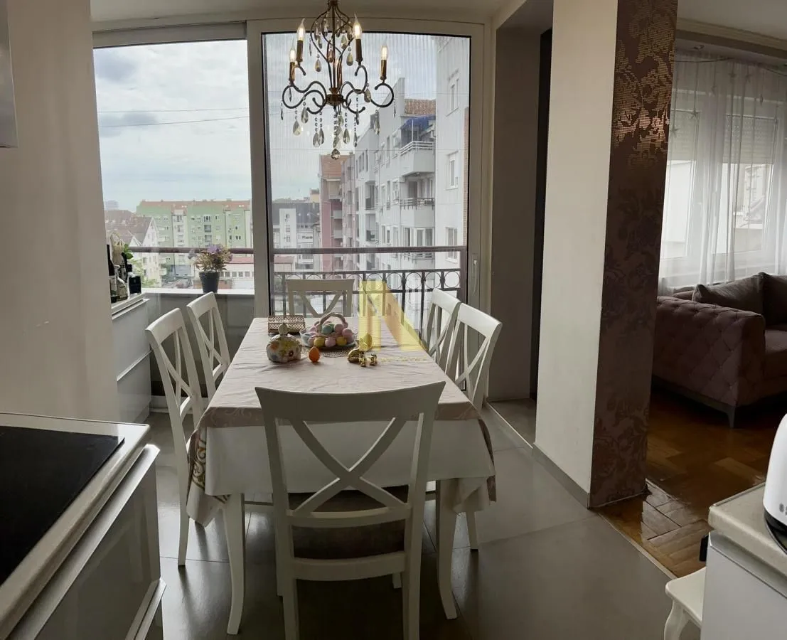 Prodaja, četvorosoban stan, 124m², Cara Dušana, Novi Sad Sve Podlokacije