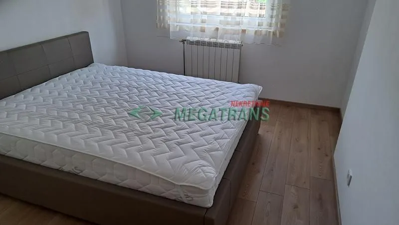 Izdavanje, dvosoban stan, 42m², Centar, Novi Sad