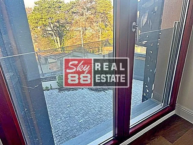Rent, four bedroom apartment, 173m², Senjak, Beograd