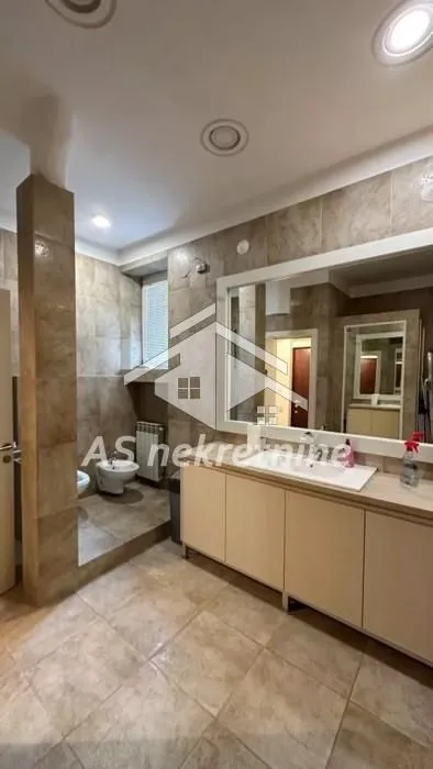 Rent, apartment, 223m², Kalenić Pijaca, Vračar Sve Podlokacije