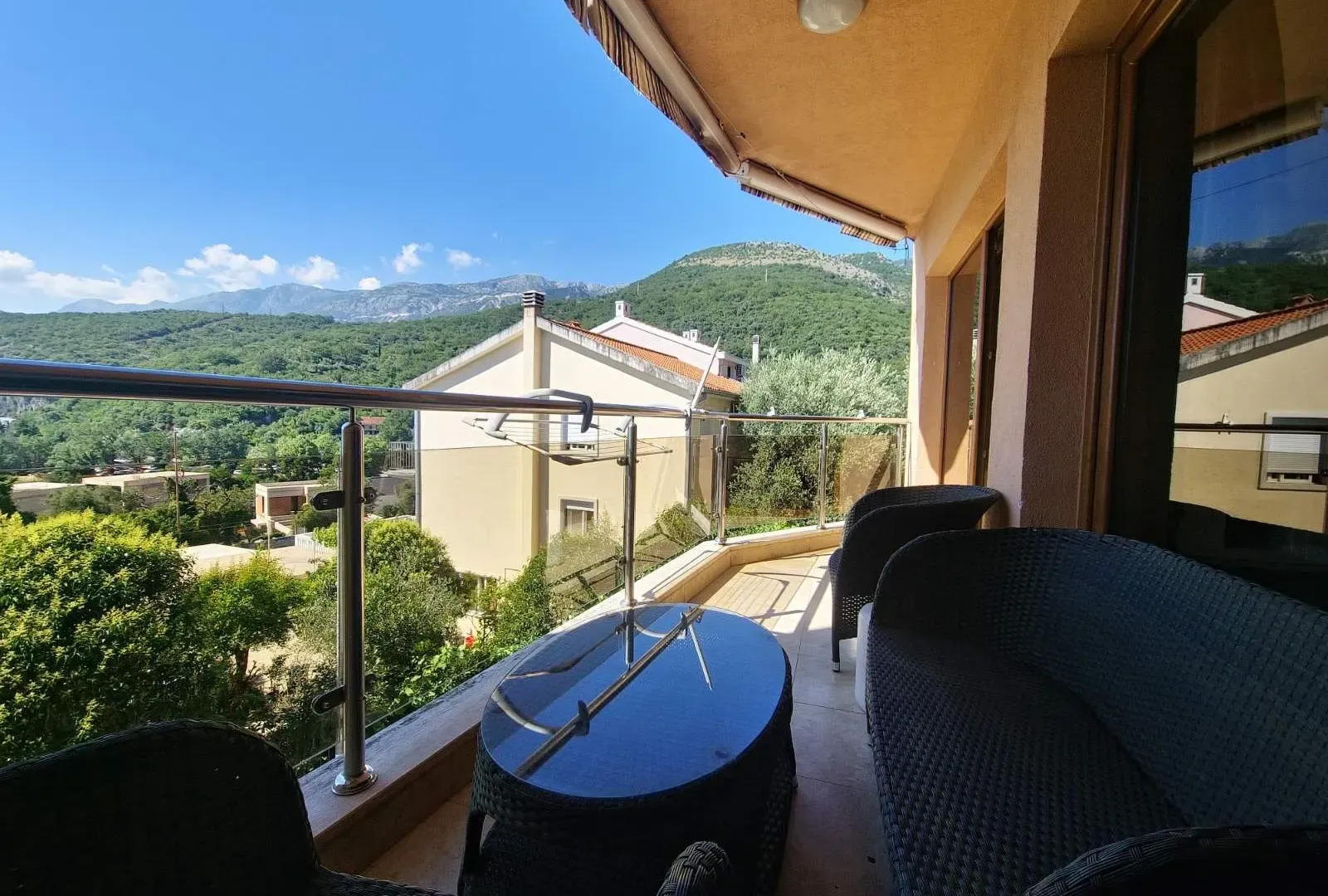 Rent, two bedroom apartment, 80m², Kamenovo, Budva
