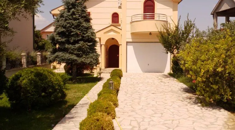 Izdavanje, kuća, 250m², Donja Gorica, Podgorica