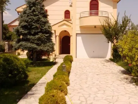 Izdavanje, kuća, 250m², Donja Gorica, Podgorica - image 9