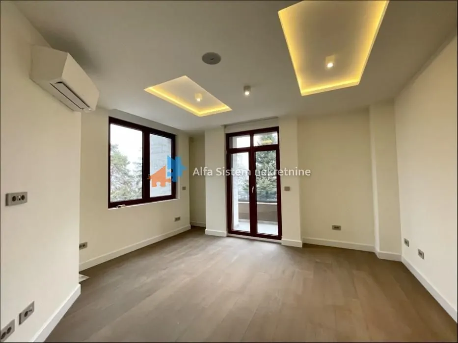 Izdavanje, četvorosoban stan, 174m², Savski Venac, Beograd