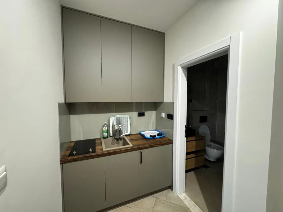 Izdavanje, kuća, 300m², Pržno, Budva
