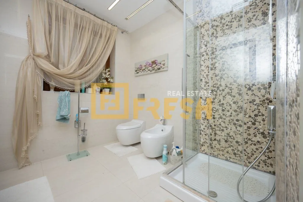 Prodaja, kuća, 300m², Tivat, Crna Gora