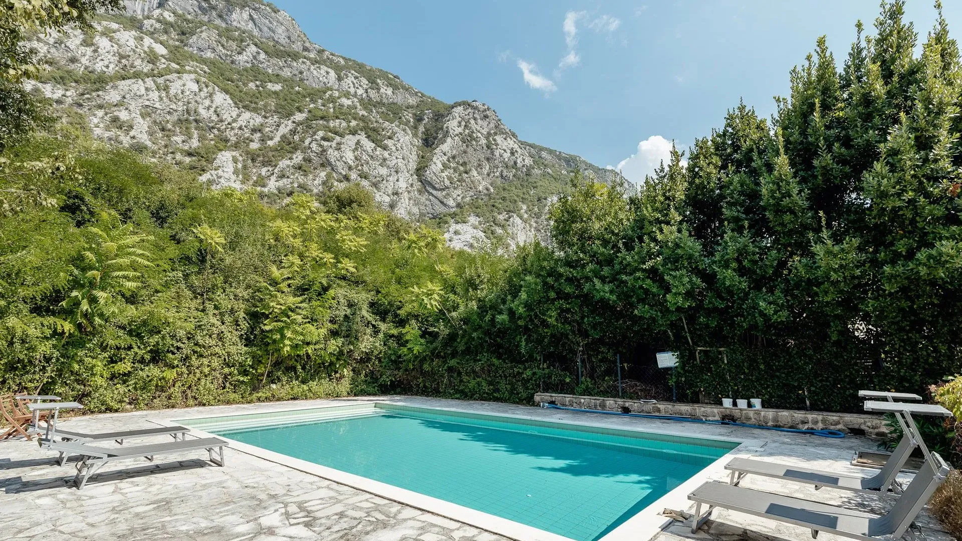 Sale, two bedroom apartment, 82m², Dobrota, Kotor