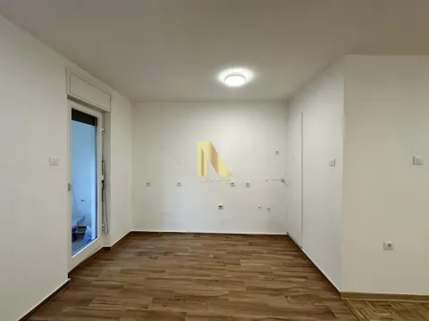 Izdavanje, trosoban stan, 105m², Centar, Novi Sad - image 5