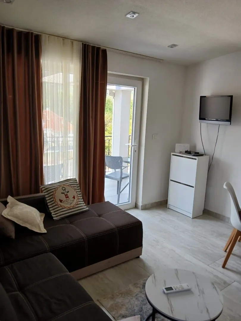 Rent, one bedroom apartment, 36m², Radanovići, Kotor