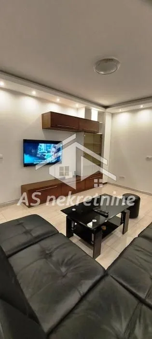 Izdavanje, trosoban stan, 58m², Savski Venac, Beograd