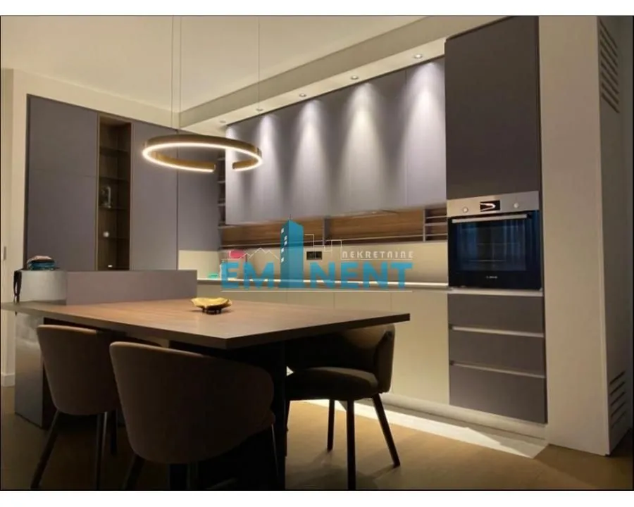 Prodaja, četvorosoban stan, 140m², Savski Venac, Beograd