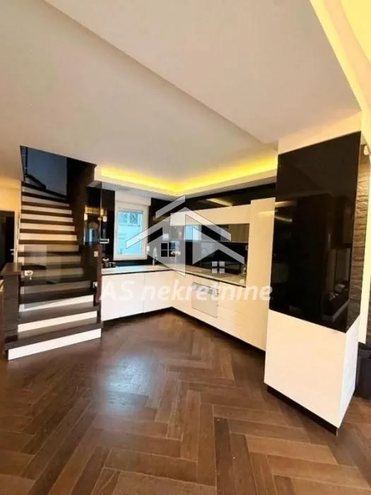 Prodaja, četvorosoban stan, 117m², Vračar Sve Podlokacije, Beograd