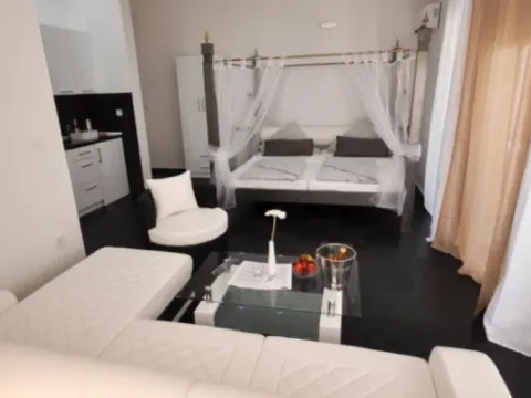 Prodaja, kuća, 450m², Bar, Crna Gora - image 4