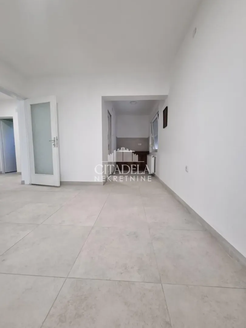 Izdavanje, trosoban stan, 85m², Čukarica, Beograd