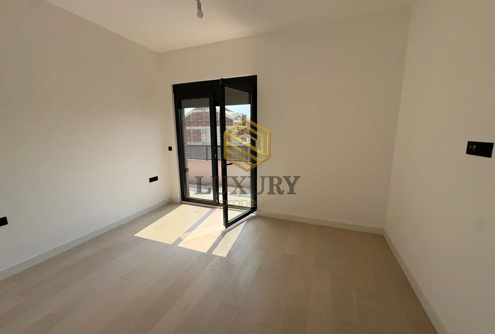 Prodaja, dvosoban stan, 97m², Preko Morače, Podgorica