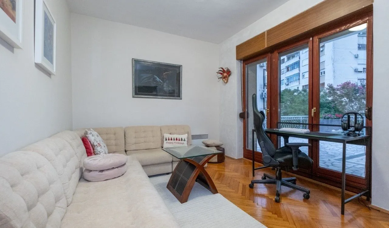 Izdavanje, trosoban stan, 145m², Momišići, Podgorica