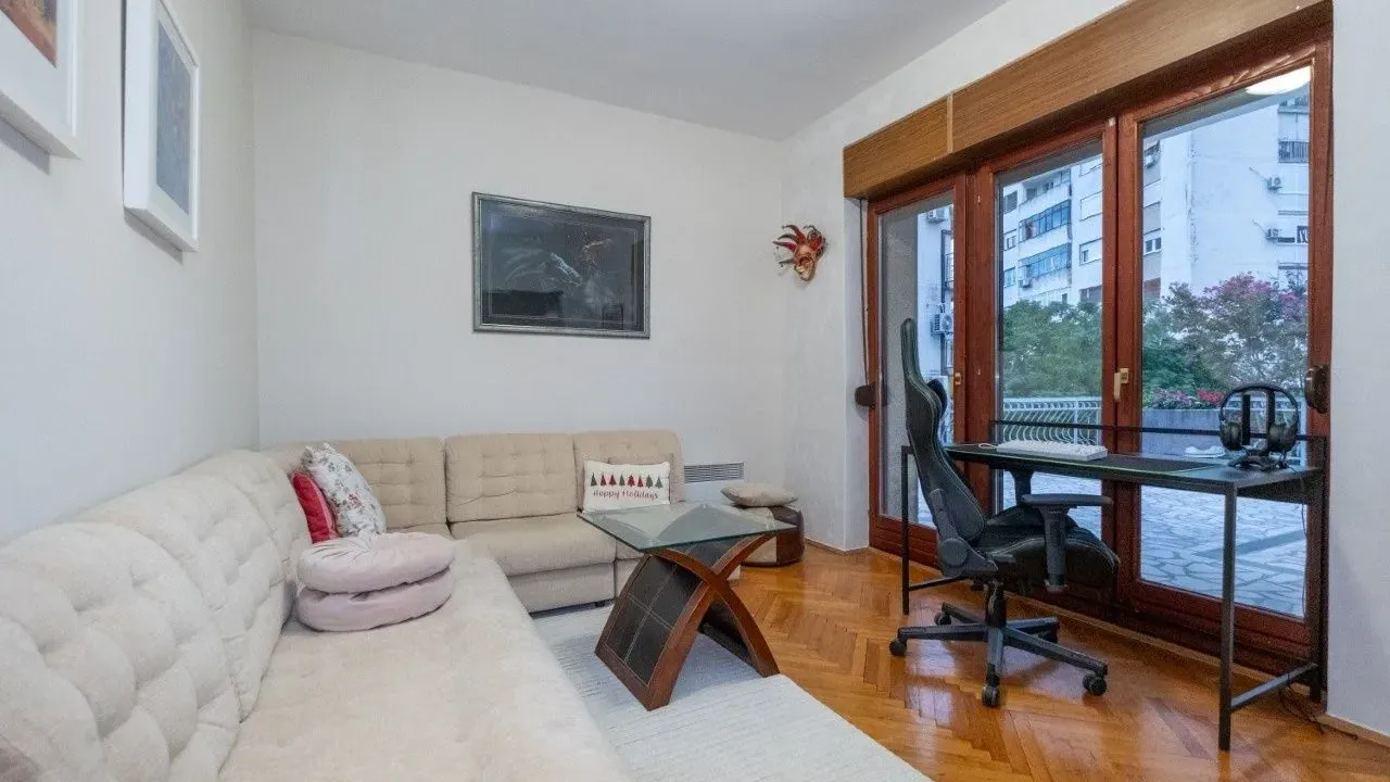 Izdavanje, trosoban stan, 145m², Momišići, Podgorica