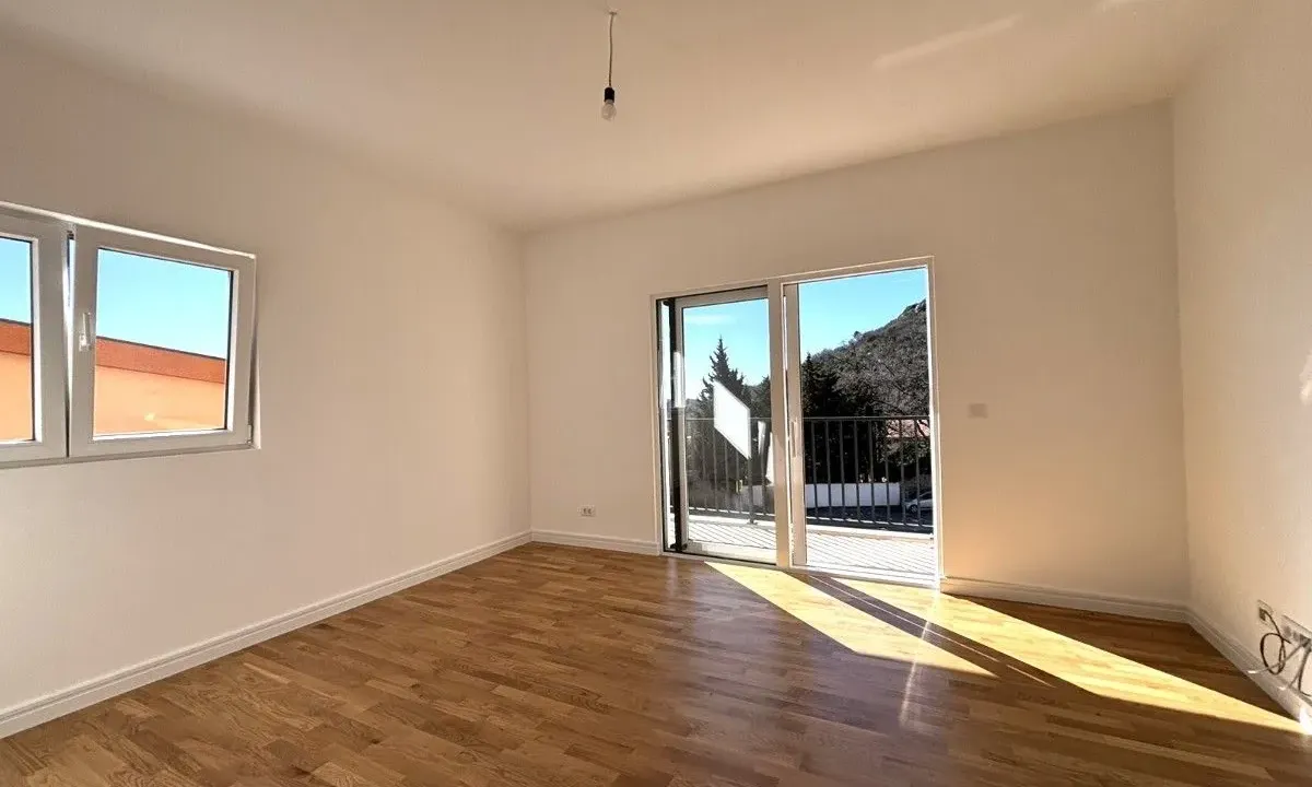 Sale, two bedroom apartment, 64m², Sutomore, Bar