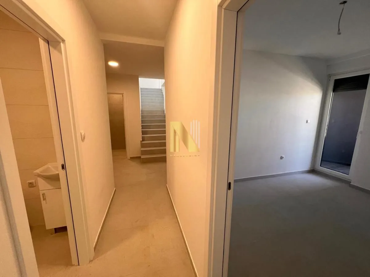 Prodaja, četvorosoban stan, 224m², Telep, Novi Sad Sve Podlokacije