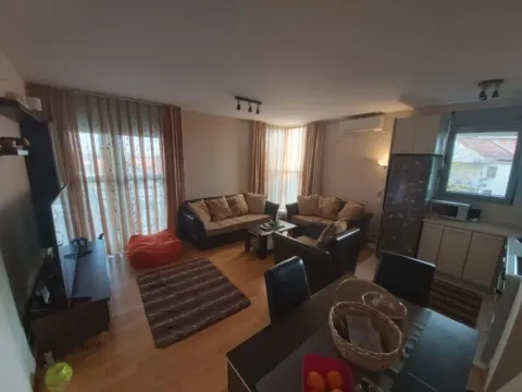 Izdavanje, jednosoban stan, 50m2, Gorica C, Podgorica Izdavanje, jednosoban stan, 50m2, Gorica C, Podgorica