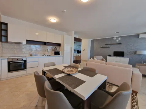 Izdavanje, jednosoban stan, 90m², Bečići, Budva - image 23