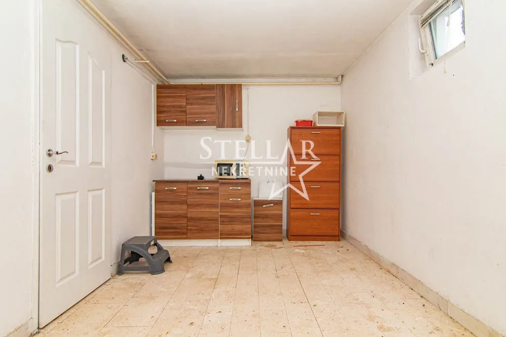 Izdavanje, kuća, 250m², Zagorič, Podgorica