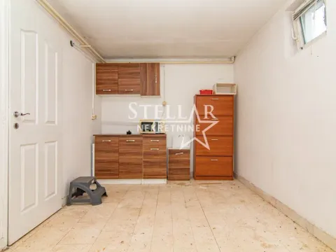 Izdavanje, kuća, 250m², Zagorič, Podgorica - image 18