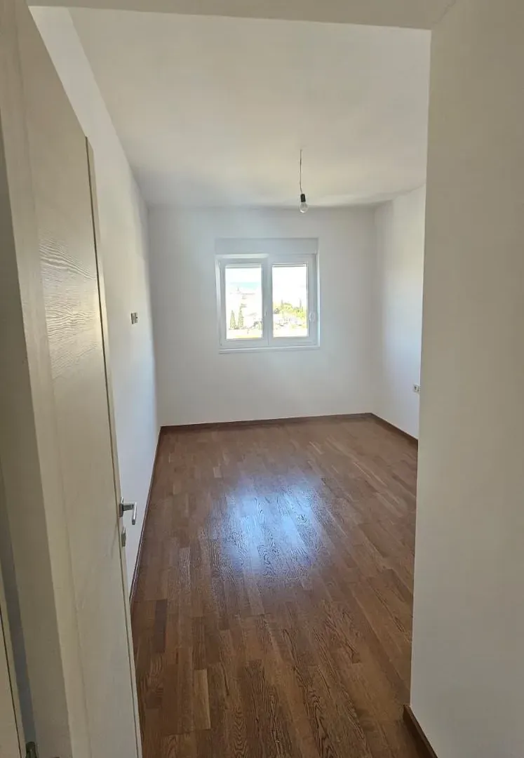 Izdavanje, dvosoban stan, 70m², Zagorič, Podgorica