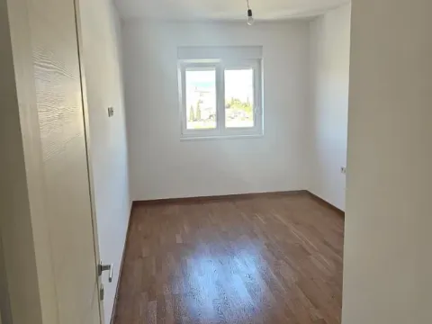 Izdavanje, dvosoban stan, 70m², Zagorič, Podgorica - image 11