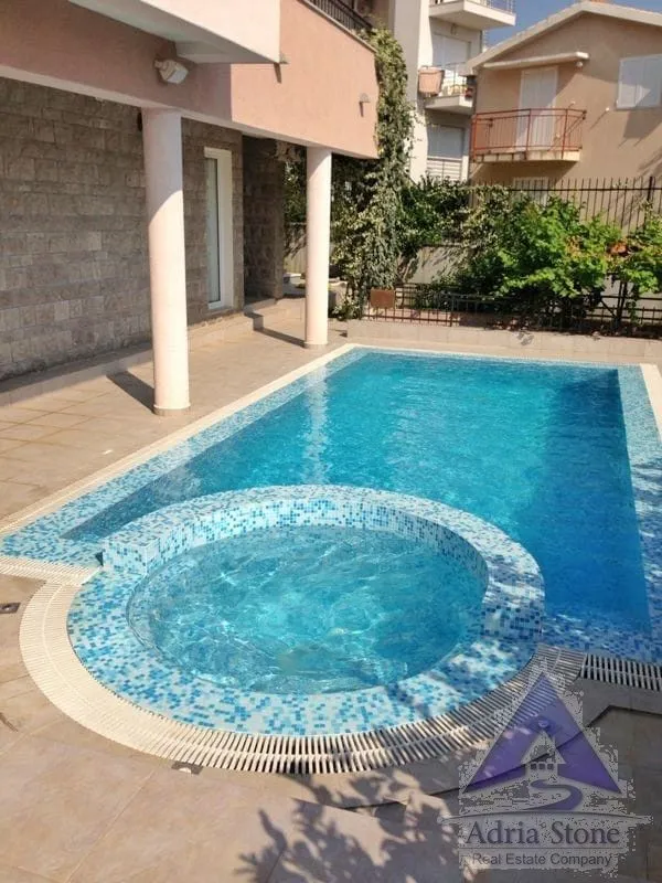 Sale, house, 495m², Bečići, Budva